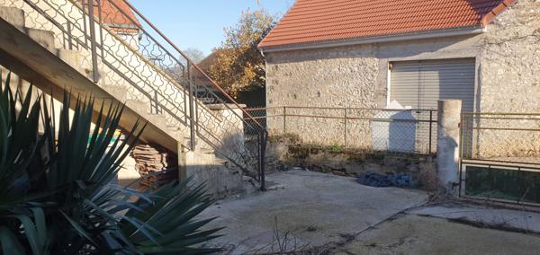 Cuchery (51480) MAISON AVEC COUR