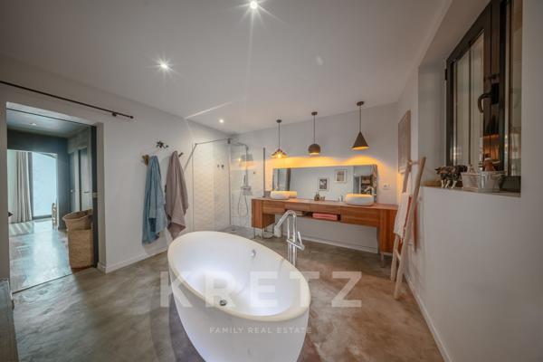 Bordeaux Nansouty, Rare : maison-loft de 255 m² avec toit-terrasse et piscine intégrée
