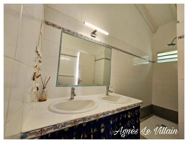 -- URGENT -- Villa Piscine + 2 Logements Piscine proche Plage Grande Anse