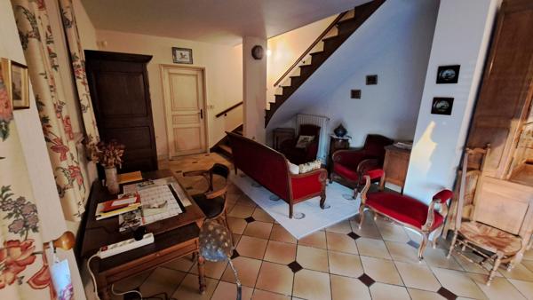BELLE LONGERE TRES BIEN RESTAURÉE