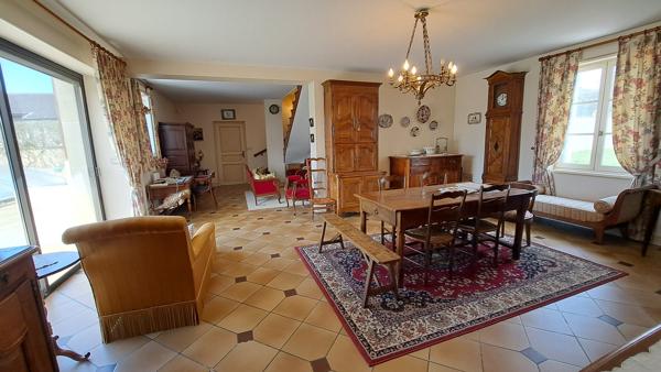 BELLE LONGERE TRES BIEN RESTAURÉE