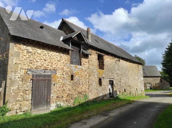 A vendre et à rénover, à Ambrières les vallées(53), en campagne, une loge en pierres, couvertur...