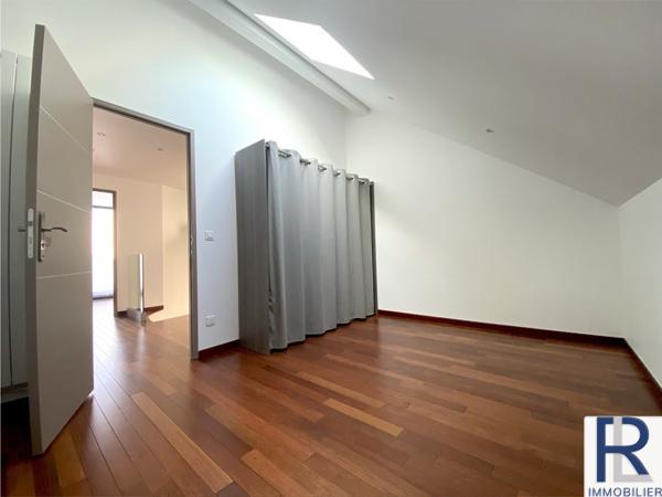 Sceaux (92330) Belle maison contemporaine de 218 m2 avec jardin, parkings à Sceaux