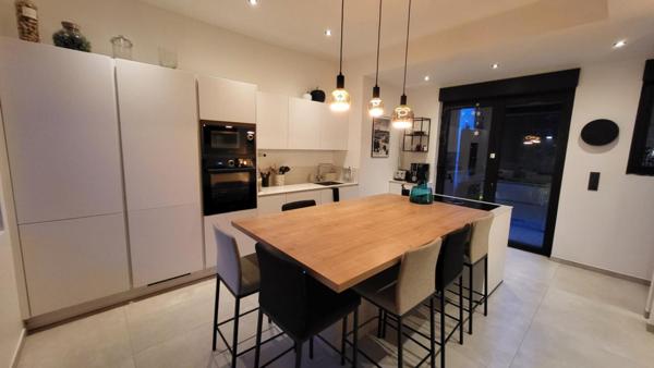 Magnifique maison rénovée quartier Remicourt avec garage