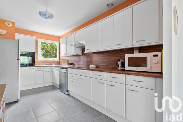 House for sale 5 rooms 116 m² Voisins-le-Bretonneux