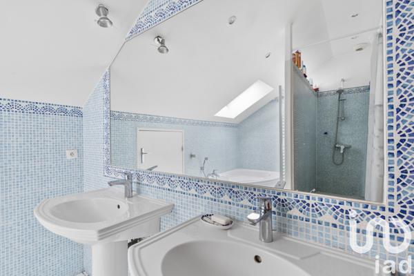 House for sale 5 rooms 116 m² Voisins-le-Bretonneux