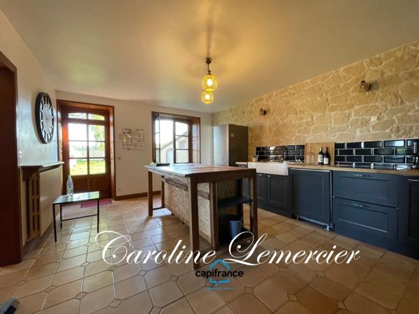 Dpt Sarthe (72), à vendre proche de Connerré FERMETTE en campagne 294 m² habitables , 6 chambres , terrain de 1500 M²