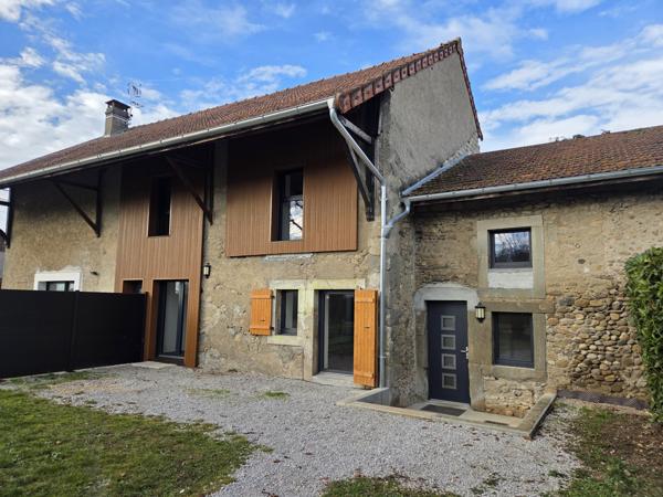 ARTHAZ - Ancien corps de ferme avec terrain plat