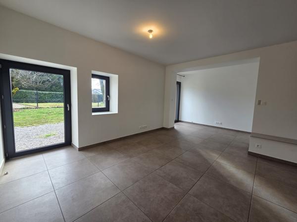 ARTHAZ - Ancien corps de ferme avec terrain plat