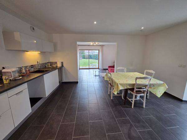 ARTHAZ - Ancien corps de ferme avec terrain plat