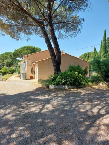 Vidauban, Villa  4 pièce(s), sur 1200 m2 jardin avec garage et piscine