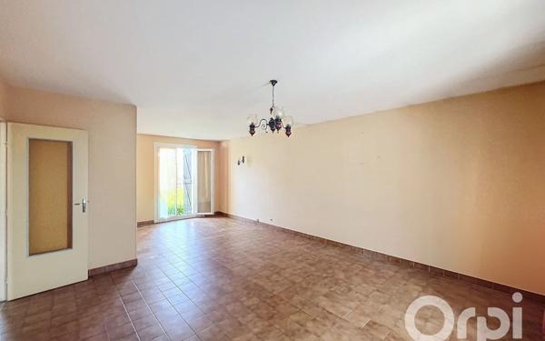 Maison à vendre    5 pièces •  Saint-Yorre