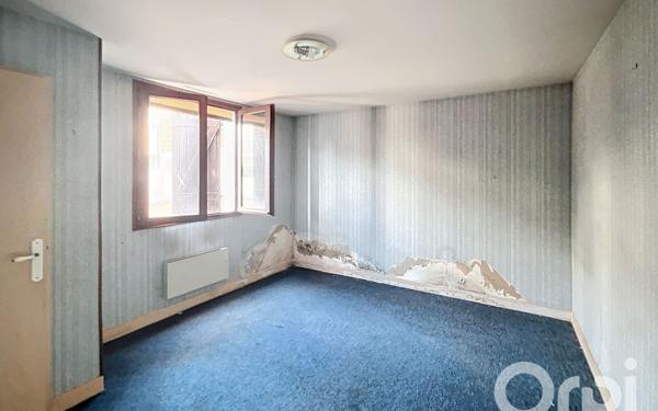 Maison à vendre    5 pièces •  Saint-Yorre