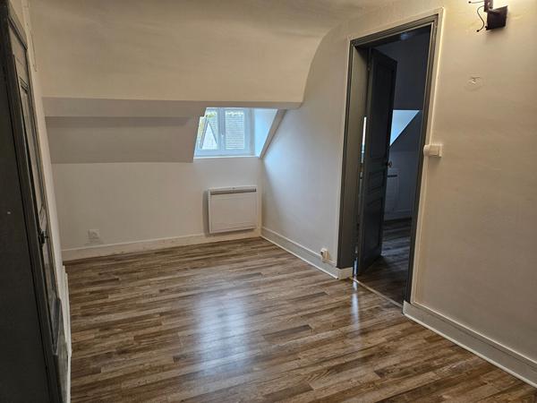Charmante maison ancienne rénovée à louer à LOCHES