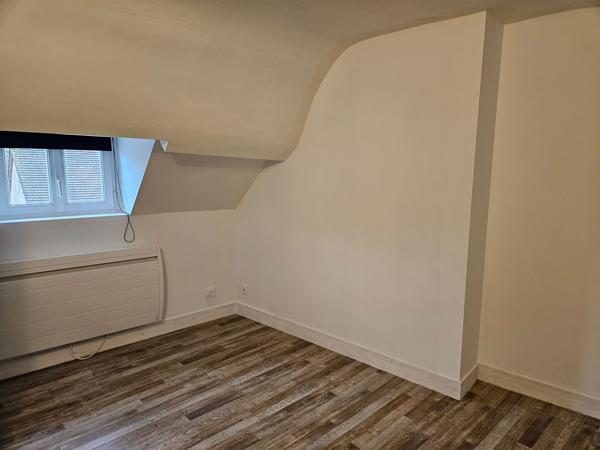 Charmante maison ancienne rénovée à louer à LOCHES