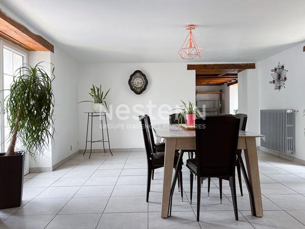 Maison rénovée récemment avec jardin clos