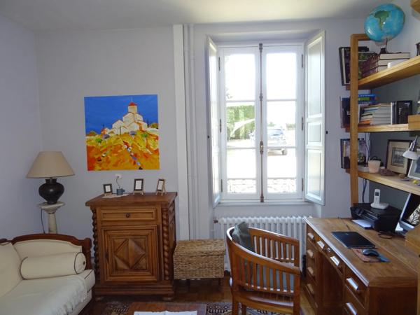 A SAINT HILAIRE LES PLACES PROCHE DE NEXON EN HAUTE VIENNE MAGNIFIQUE MANOIR DU 17EME DE 280 M² HABITABLES SUR 17862 M² DE TERRAIN AVEC UN ETANG DE 6000 M² ET PISCINE