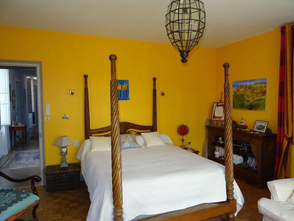 A SAINT HILAIRE LES PLACES PROCHE DE NEXON EN HAUTE VIENNE MAGNIFIQUE MANOIR DU 17EME DE 280 M² HABITABLES SUR 17862 M² DE TERRAIN AVEC UN ETANG DE 6000 M² ET PISCINE