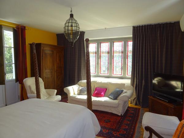 A SAINT HILAIRE LES PLACES PROCHE DE NEXON EN HAUTE VIENNE MAGNIFIQUE MANOIR DU 17EME DE 280 M² HABITABLES SUR 17862 M² DE TERRAIN AVEC UN ETANG DE 6000 M² ET PISCINE