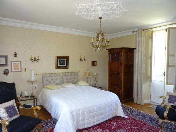 A SAINT HILAIRE LES PLACES PROCHE DE NEXON EN HAUTE VIENNE MAGNIFIQUE MANOIR DU 17EME DE 280 M² HABITABLES SUR 17862 M² DE TERRAIN AVEC UN ETANG DE 6000 M² ET PISCINE