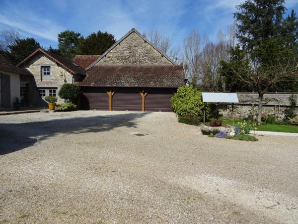 A SAINT HILAIRE LES PLACES PROCHE DE NEXON EN HAUTE VIENNE MAGNIFIQUE MANOIR DU 17EME DE 280 M² HABITABLES SUR 17862 M² DE TERRAIN AVEC UN ETANG DE 6000 M² ET PISCINE