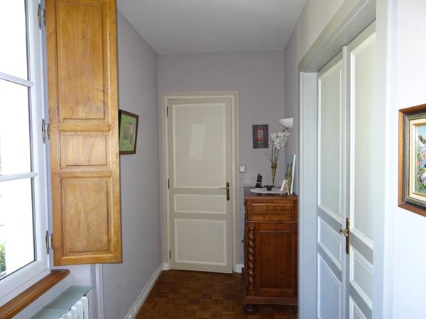 A SAINT HILAIRE LES PLACES PROCHE DE NEXON EN HAUTE VIENNE MAGNIFIQUE MANOIR DU 17EME DE 280 M² HABITABLES SUR 17862 M² DE TERRAIN AVEC UN ETANG DE 6000 M² ET PISCINE