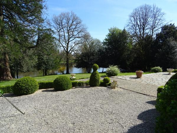 A SAINT HILAIRE LES PLACES PROCHE DE NEXON EN HAUTE VIENNE MAGNIFIQUE MANOIR DU 17EME DE 280 M² HABITABLES SUR 17862 M² DE TERRAIN AVEC UN ETANG DE 6000 M² ET PISCINE