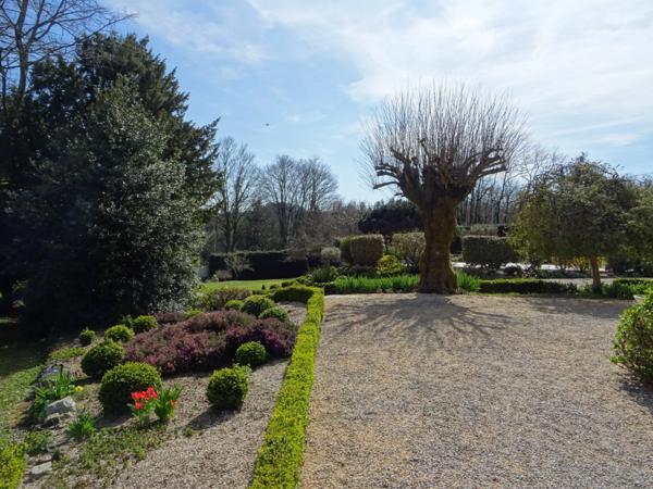 A SAINT HILAIRE LES PLACES PROCHE DE NEXON EN HAUTE VIENNE MAGNIFIQUE MANOIR DU 17EME DE 280 M² HABITABLES SUR 17862 M² DE TERRAIN AVEC UN ETANG DE 6000 M² ET PISCINE