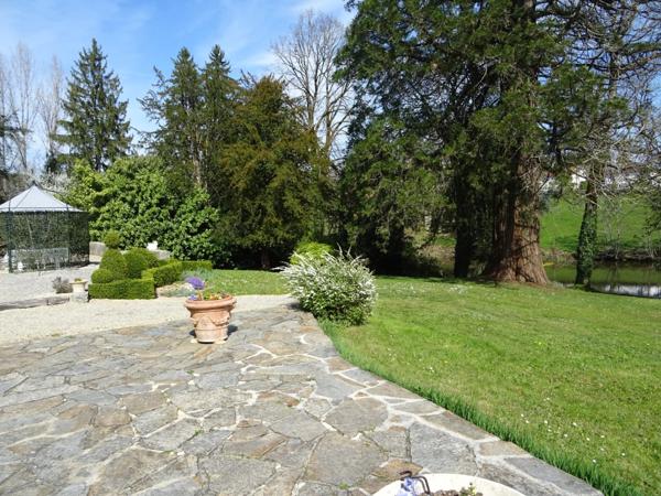 A SAINT HILAIRE LES PLACES PROCHE DE NEXON EN HAUTE VIENNE MAGNIFIQUE MANOIR DU 17EME DE 280 M² HABITABLES SUR 17862 M² DE TERRAIN AVEC UN ETANG DE 6000 M² ET PISCINE