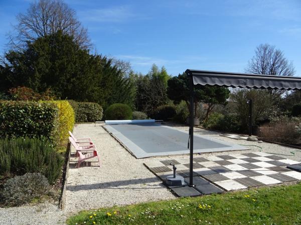 A SAINT HILAIRE LES PLACES PROCHE DE NEXON EN HAUTE VIENNE MAGNIFIQUE MANOIR DU 17EME DE 280 M² HABITABLES SUR 17862 M² DE TERRAIN AVEC UN ETANG DE 6000 M² ET PISCINE