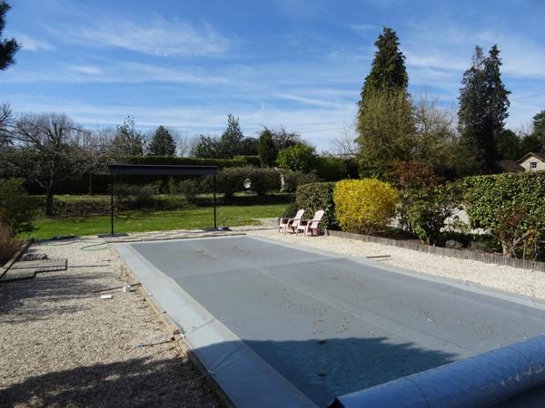 A SAINT HILAIRE LES PLACES PROCHE DE NEXON EN HAUTE VIENNE MAGNIFIQUE MANOIR DU 17EME DE 280 M² HABITABLES SUR 17862 M² DE TERRAIN AVEC UN ETANG DE 6000 M² ET PISCINE