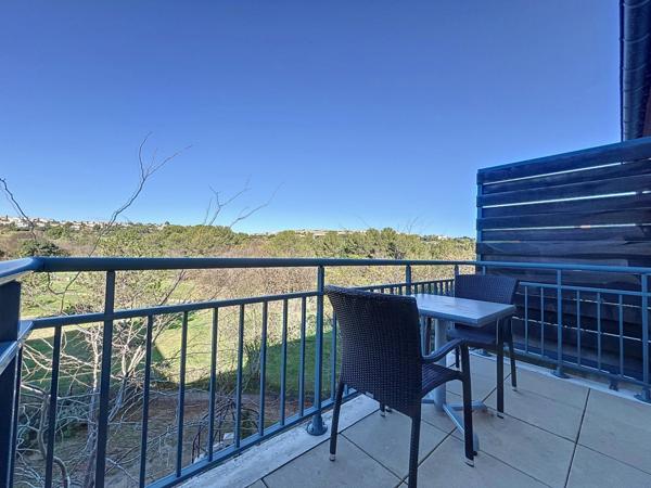 Appartement meublé T2 de 36 m2 + Terrasse en résidence de tourisme avec piscine. Destiné à la location saisonnière.