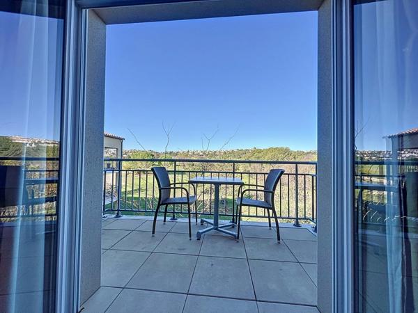 Appartement meublé T2 de 36 m2 + Terrasse en résidence de tourisme avec piscine. Destiné à la location saisonnière.