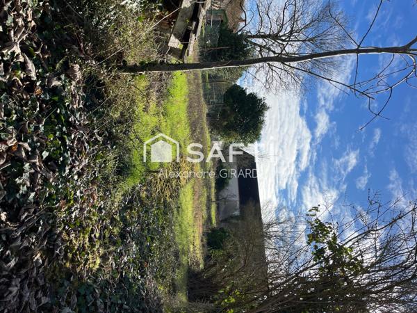 Maison construite dans les années 1945 avec 4 chambre et une parcelles de 650m2