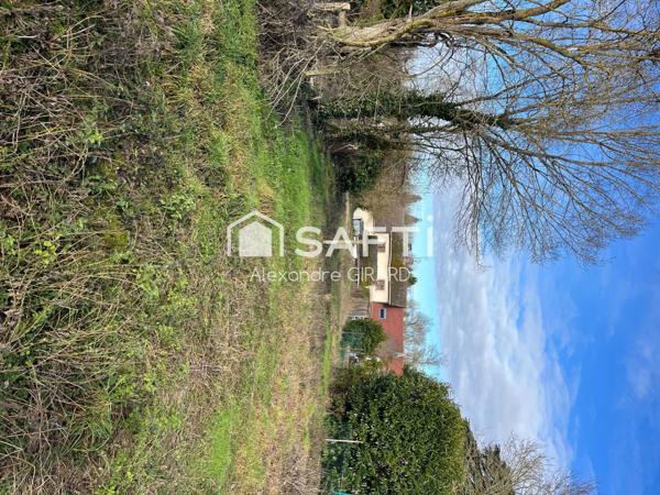 Maison construite dans les années 1945 avec 4 chambre et une parcelles de 650m2