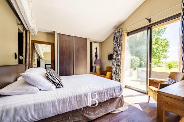 Saint-Loubès, Propriété 10 Chambres -  700 m² à vendre