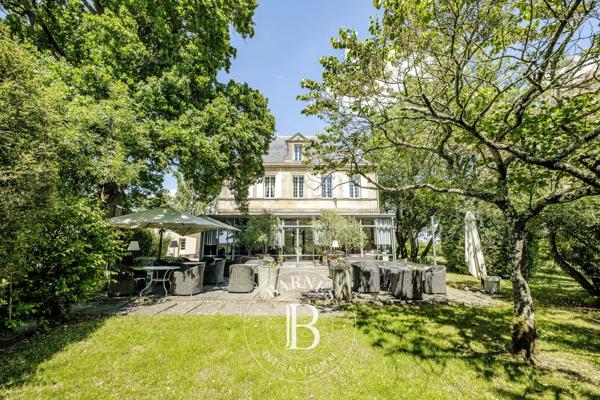 Saint-Loubès, Propriété 10 Chambres -  700 m² à vendre