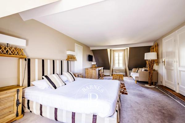 Saint-Loubès, Propriété 10 Chambres -  700 m² à vendre