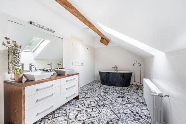 Maison ancienne avec jardin et piscine au calme d’une impasse