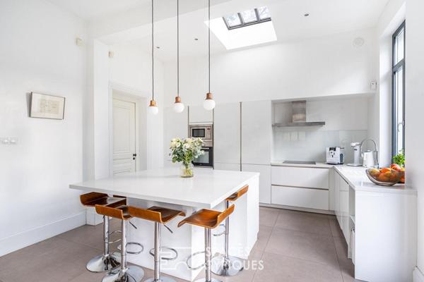 Maison ancienne avec jardin et piscine au calme d’une impasse