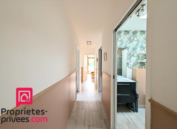 Maison contemporaine de plain-pied 3 chambres 1 bureau 1 Piscine