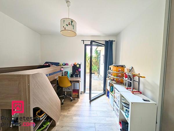 Maison contemporaine de plain-pied 3 chambres 1 bureau 1 Piscine