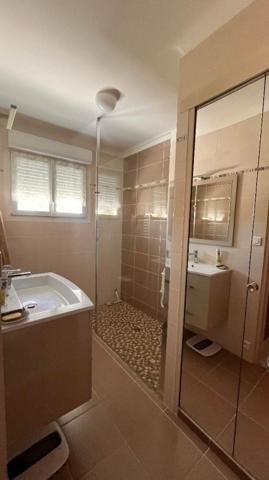 EN EXCLUSIVITÉ - GUÉRANDE CENTRE À PIED - MAISON FAMILIALE avec JARDIN et GARAGE