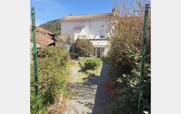 Vente Maison de village Avec jardin et garage Riols   