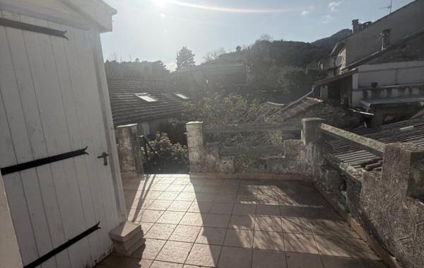 Vente Maison de village Avec jardin et garage Riols   