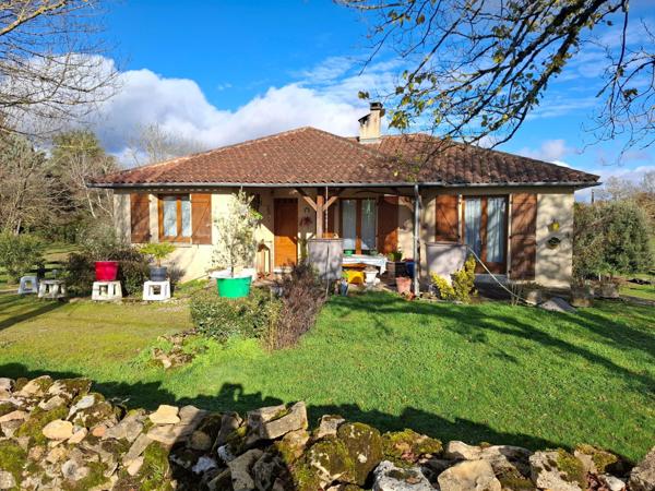 Spacieuse maison offrant la possibilité d'être divisée en deux logements indépendants , sans travaux !