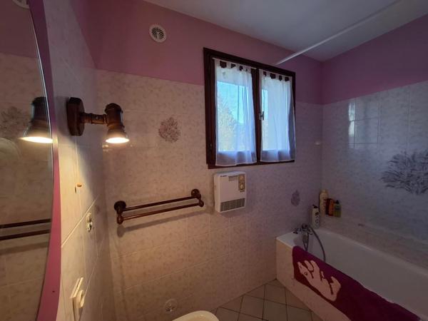 Spacieuse maison offrant la possibilité d'être divisée en deux logements indépendants , sans travaux !