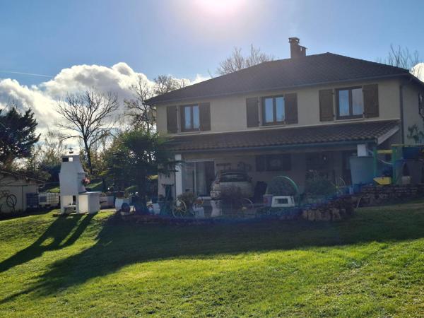 Spacieuse maison offrant la possibilité d'être divisée en deux logements indépendants , sans travaux !