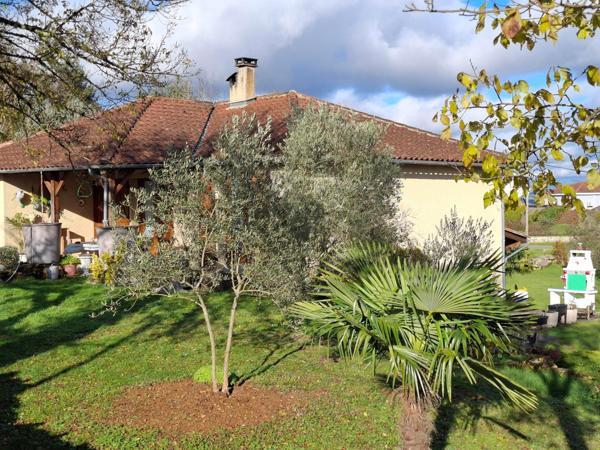 Spacieuse maison offrant la possibilité d'être divisée en deux logements indépendants , sans travaux !