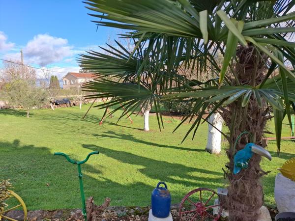 Spacieuse maison offrant la possibilité d'être divisée en deux logements indépendants , sans travaux !